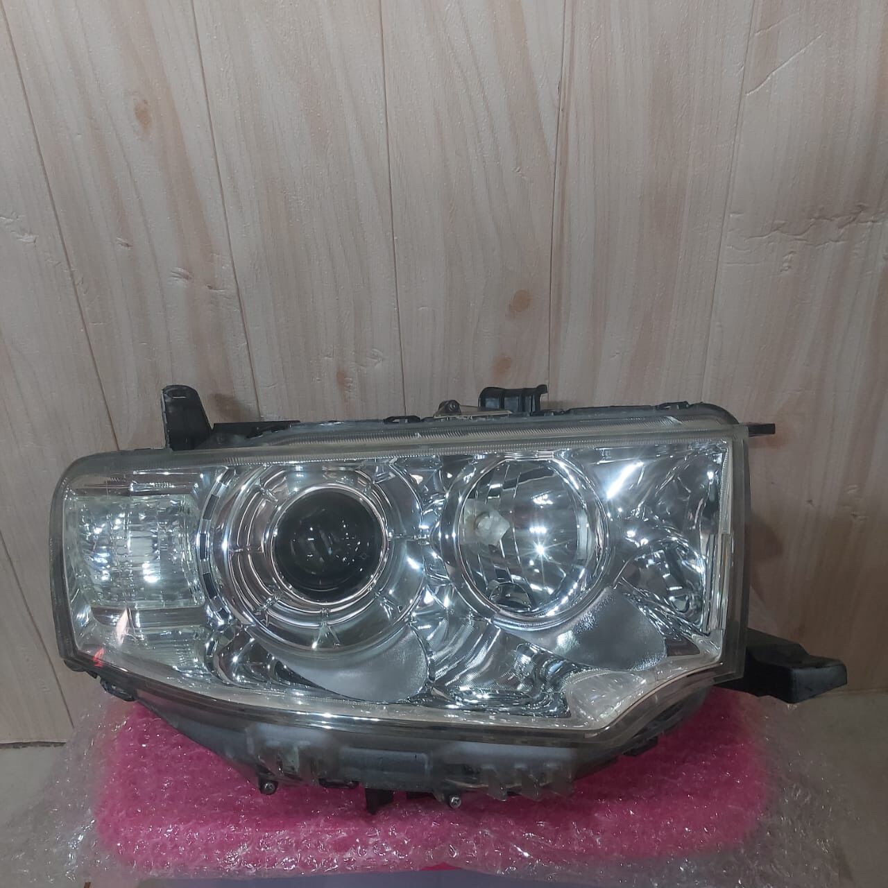 Lampu depan Pajero Exceed 2010 2011 2012 2013 2014 2015 kanan Original Harga 2,000,000 rupiah*Gratis Ongkir