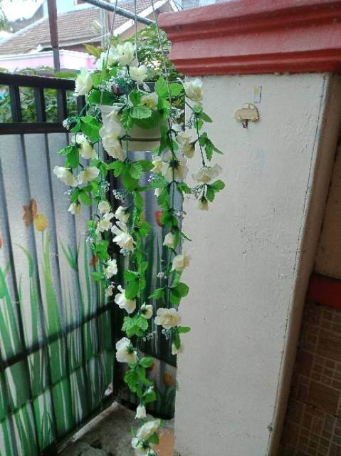 BUNGA MAWAR GANTUNG POT PLASTIK/bunga hias bunga artificial