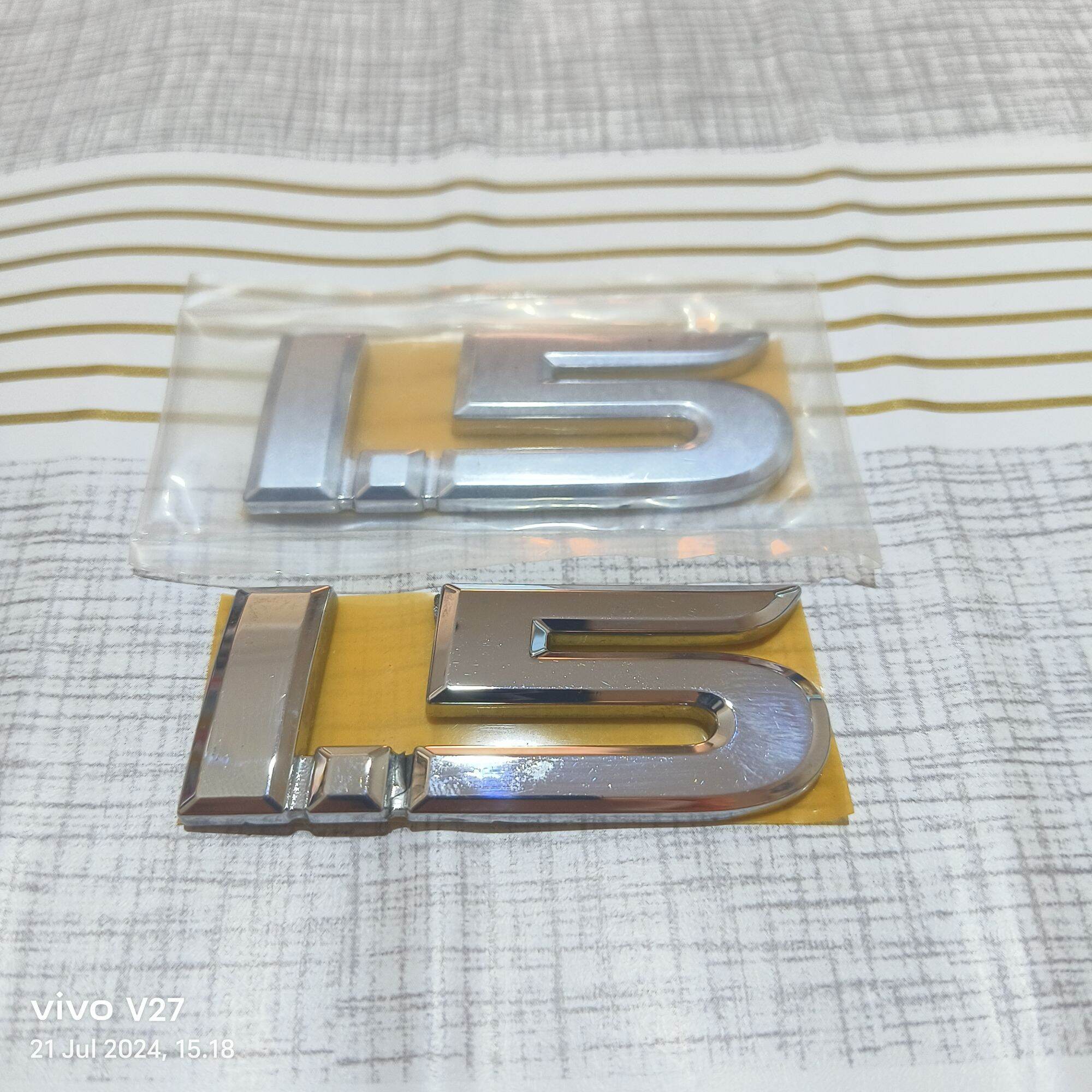 emblem logo tulisan 1.5 toyota avanza original Giá 30,000 Đồng*Miễn phí vận chuyển
