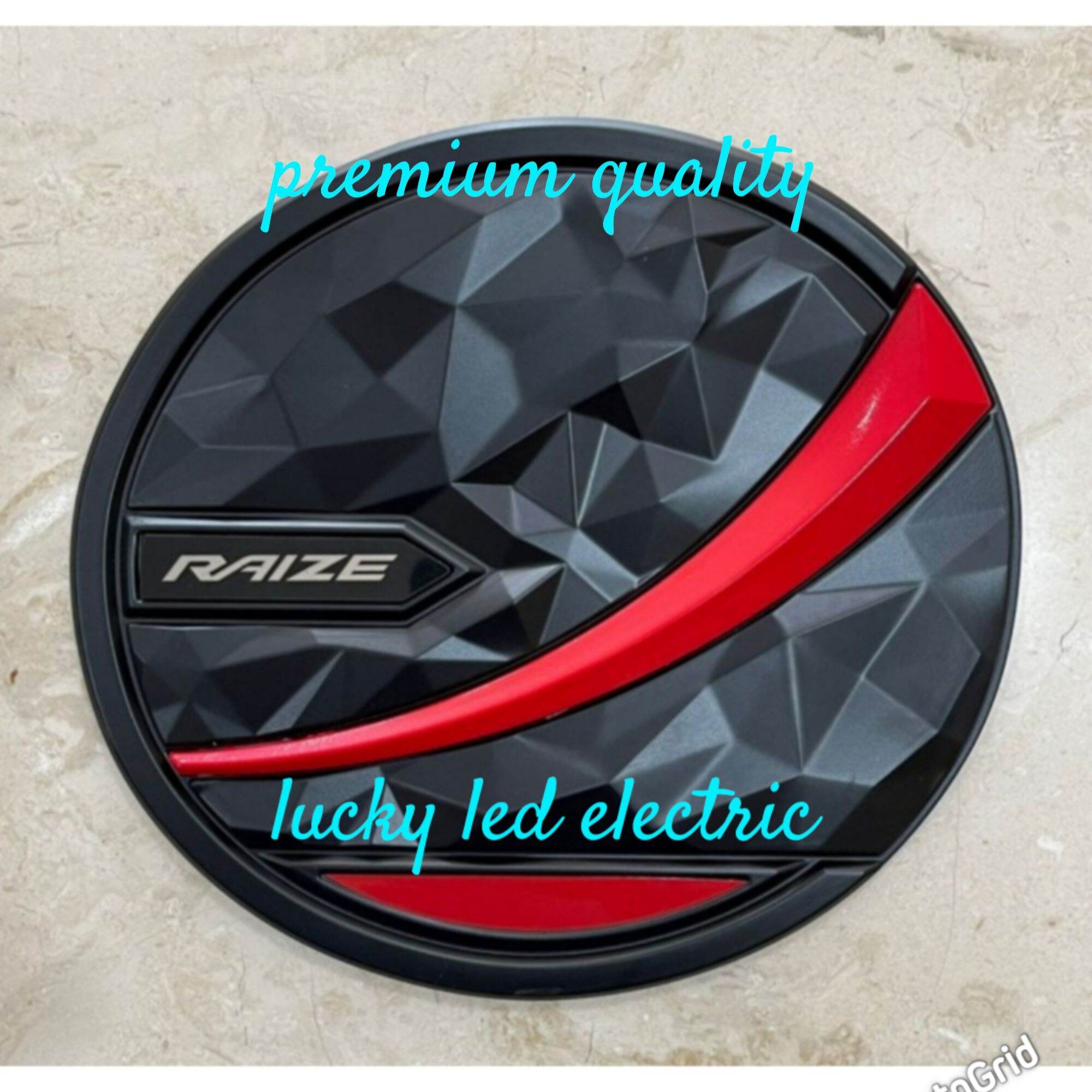 Tank cover hitam doff diamond list merah toyota Raize. Harga 65,000 rupiah*Gratis Ongkir