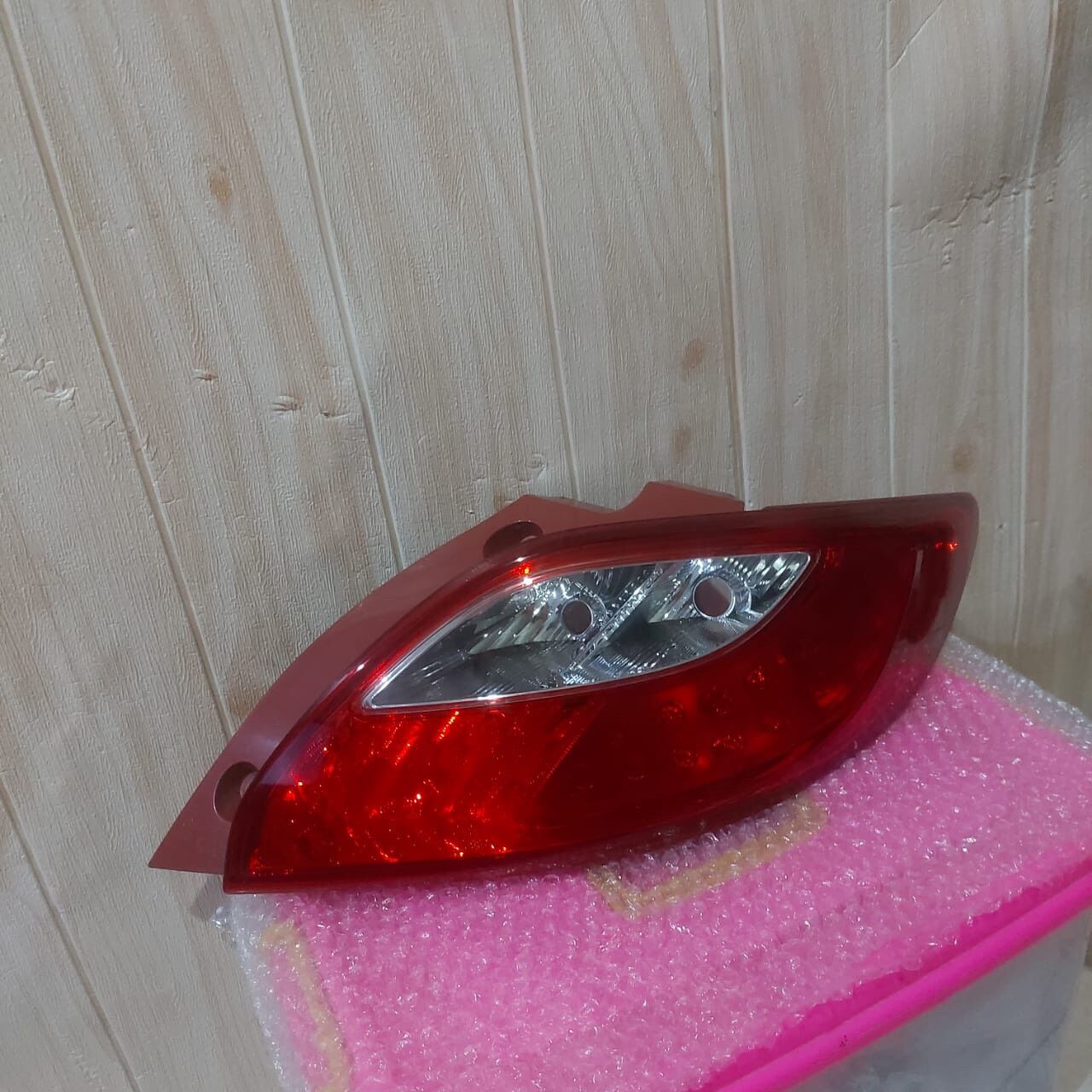 Lampu belakang Mazda 2 2010 2011 2012 2013 kanan Original Harga 1,675,000 rupiah*Gratis Ongkir