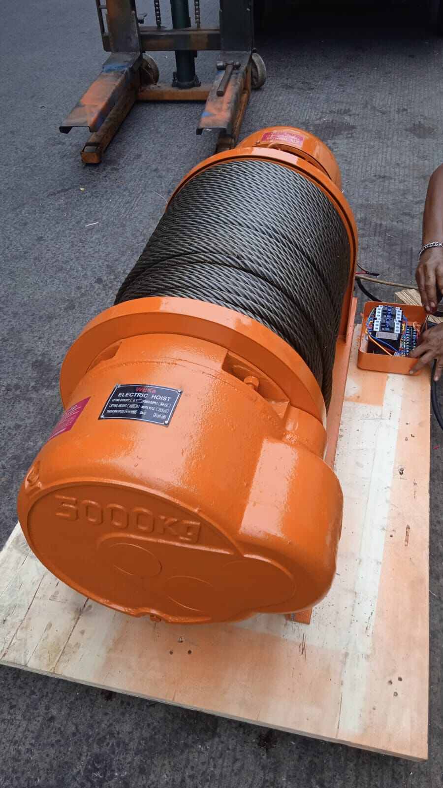 Electric winch kapasitas 5 Ton 100 meter electric chain hoist Weka germany alat derek elektrik kapasitas 5 Ton electric winches. 