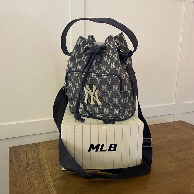 Tas MLB Monogram Jacquard Bowling Bag Wanita, Barang Mewah, Tas