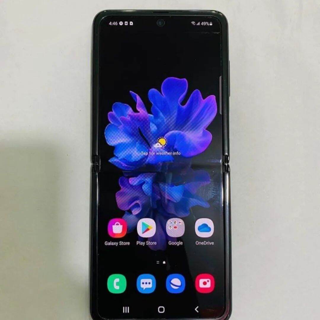 samsung z flip 1 5g Harga 8,000,000 rupiah*Gratis Ongkir