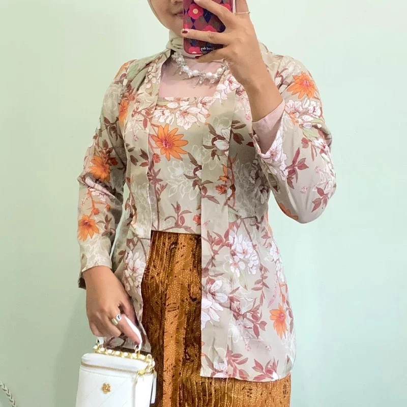 Kebaya modern/ Kebaya Nenek/ Kebaya kutubaru/ Kebaya jadul/ Kebaya