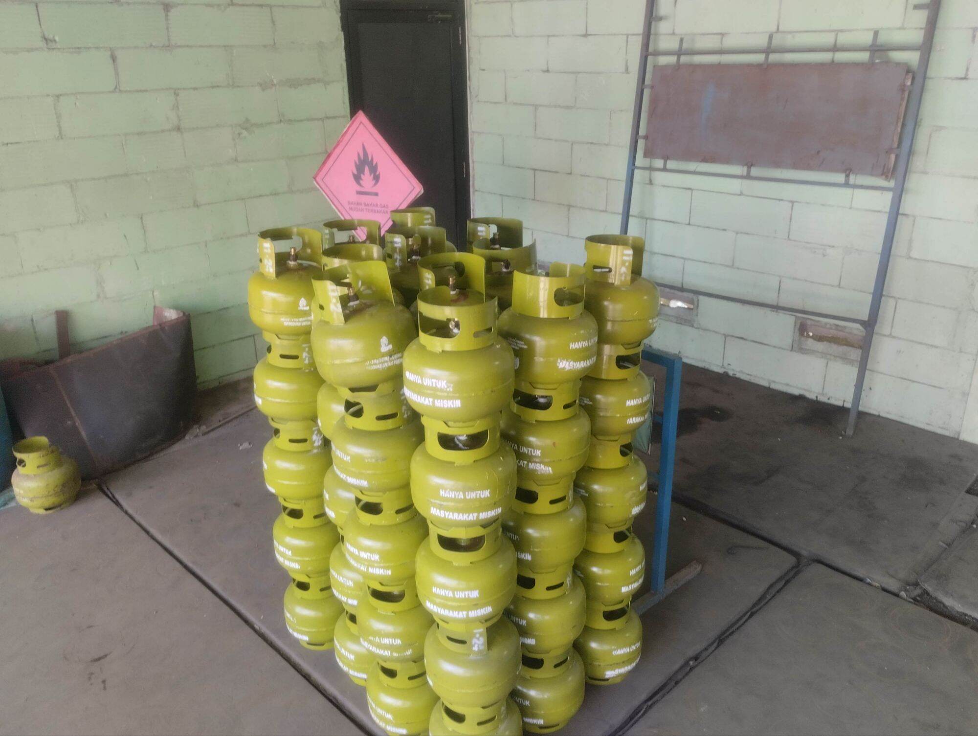 Tabung gas kosong 3kg (perdana/rollingan) Harga 184,596 rupiah*Gratis Ongkir