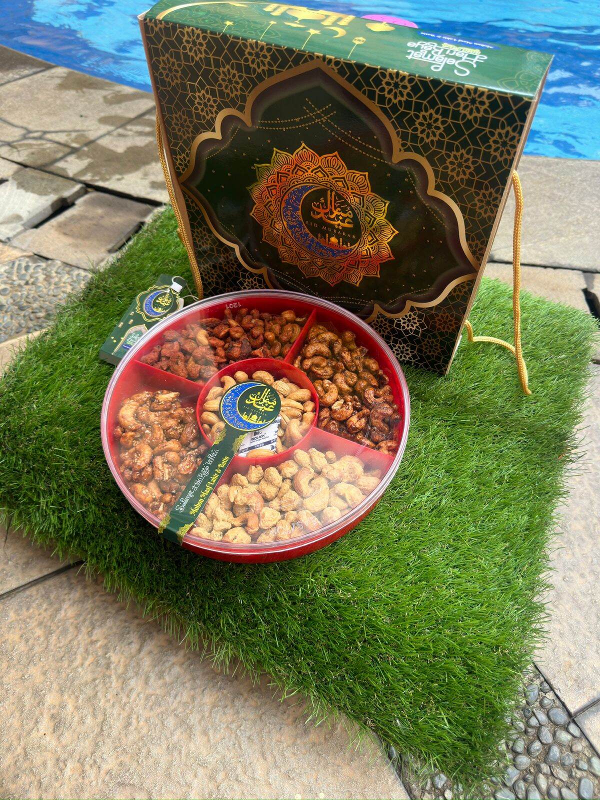 Hampers Kacang Mede Matang Premium Toples Sekat 5 Rasa Kacang Mete Edisi Idul Fitri Lebaran