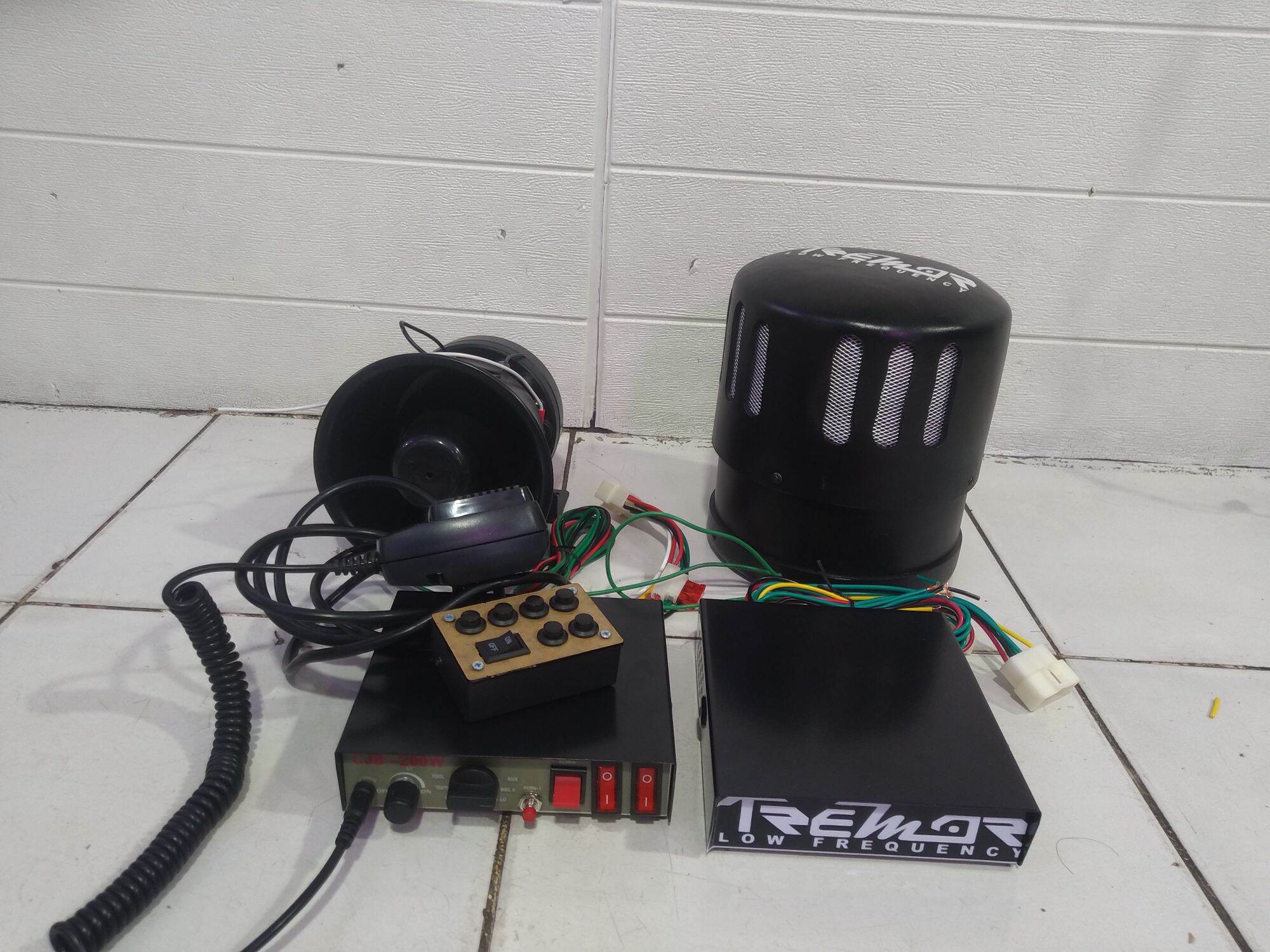 Siren low freq full set vibrating package 200watt waterproof Harga 3,200,000 rupiah*Gratis Ongkir