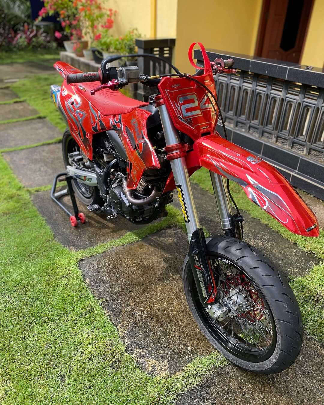 decals custom crf 450 warna merah merona bahan croom Harga 500,000 rupiah*Gratis Ongkir