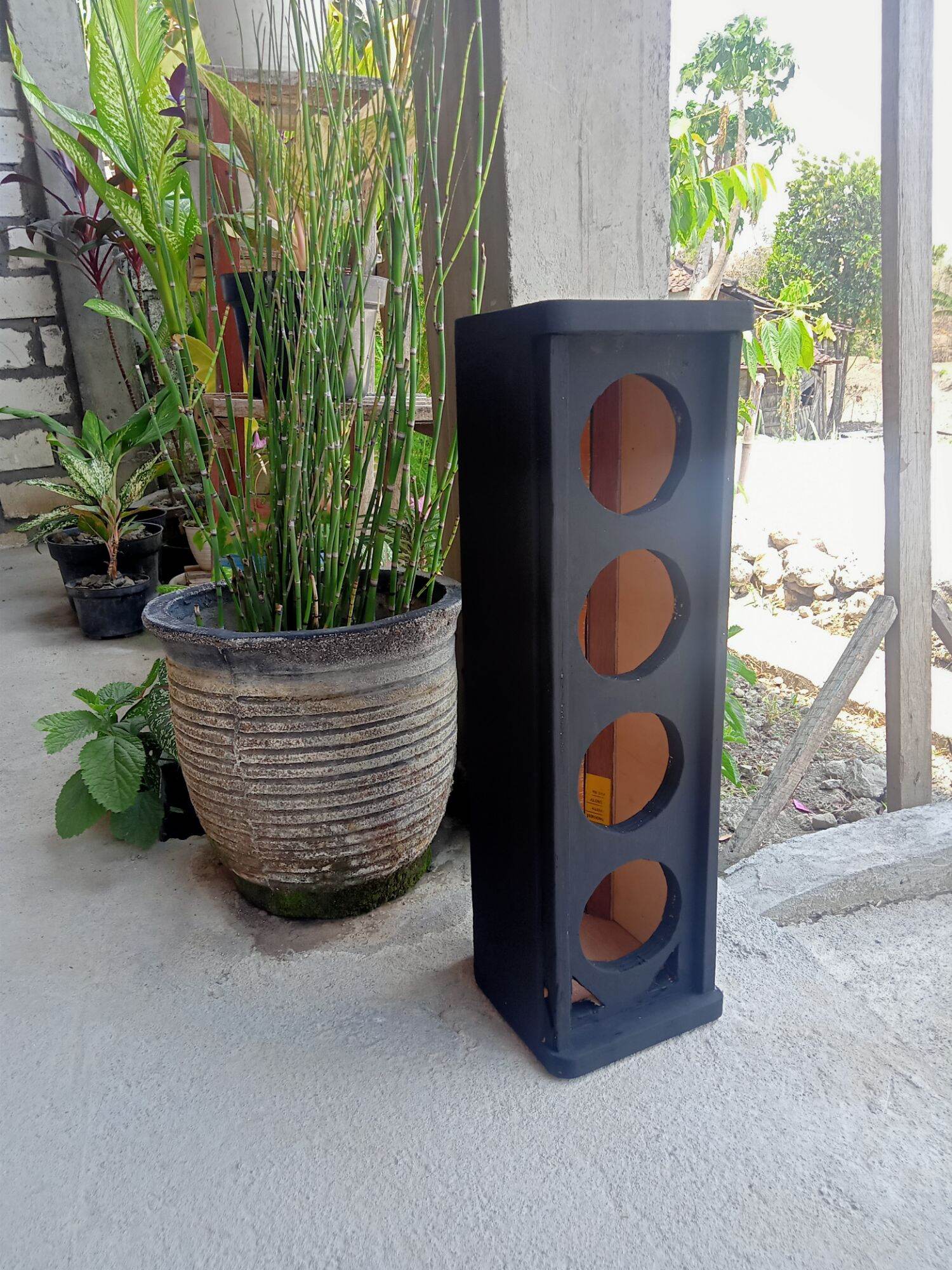 Box store speaker column