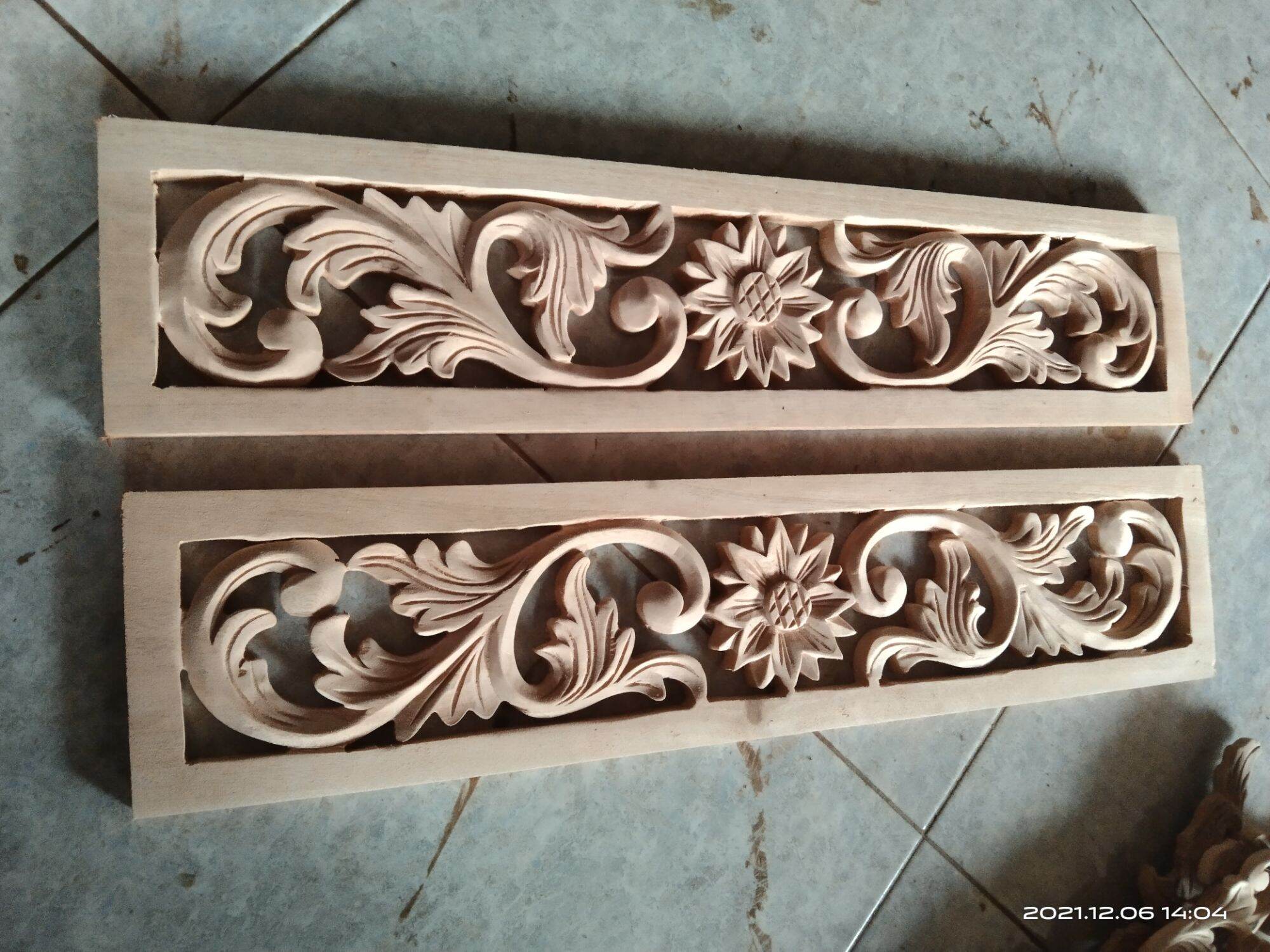 ornamen ukir tempel dekorasi dinding kepingan loster 13x60 motif matahari