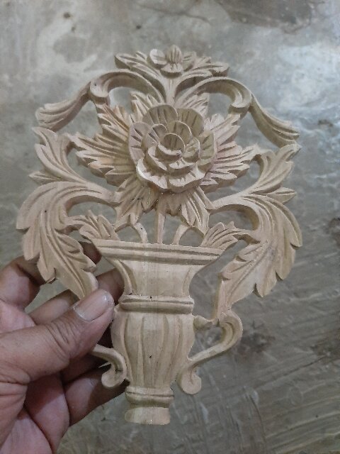 Ornamen Jati Tua Tempel Daun Pintu Lemari Bupet Ukiran Tangan 22 Cm x 15 Cm x Tebal 1 Cm