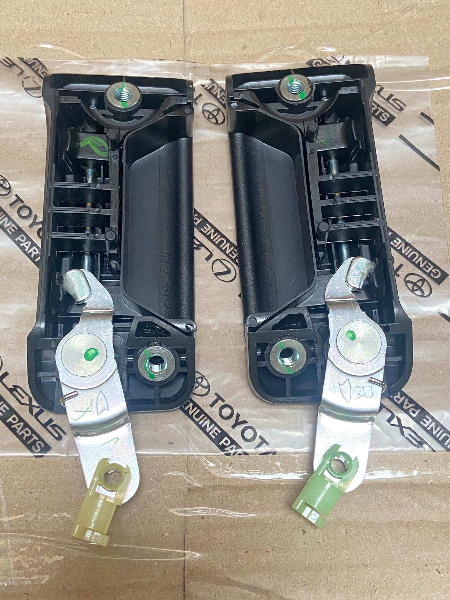 Handle Pintu Tengah Luar Geser Gran Max Luxio Original - Sparepart Mobil - Motorcycle Harga 3,500,000 Ringgit*Penghantaran Percuma