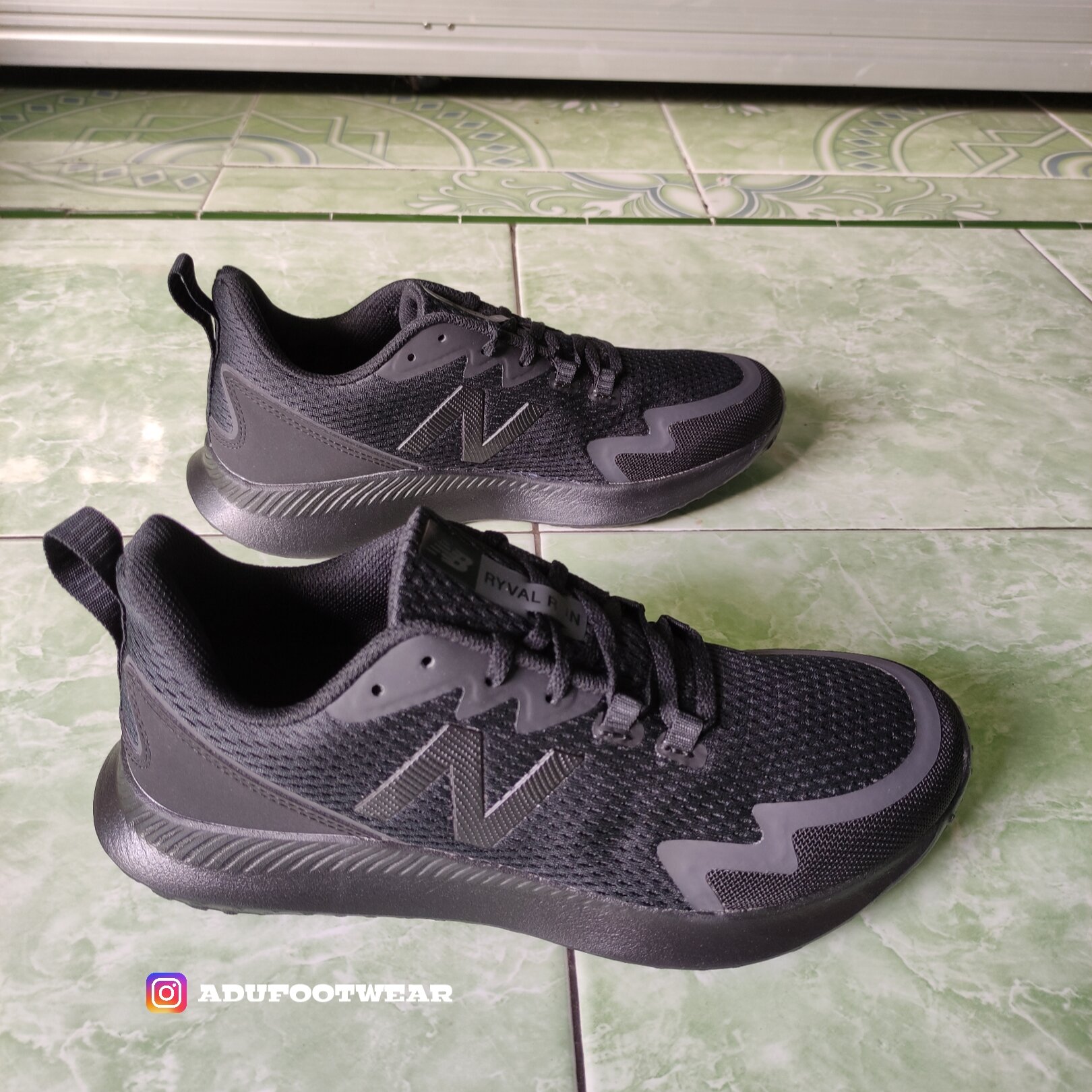 Jual Running Shoes Men New Balance 