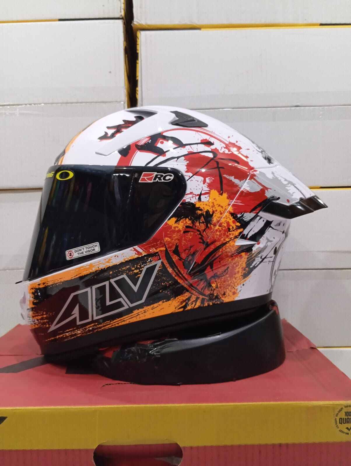 HELM ALV GENESIS MOTIF JAPANESE CULTURE PAKET GANTENG SNI Giá 560,000 Đồng*Miễn phí vận chuyển