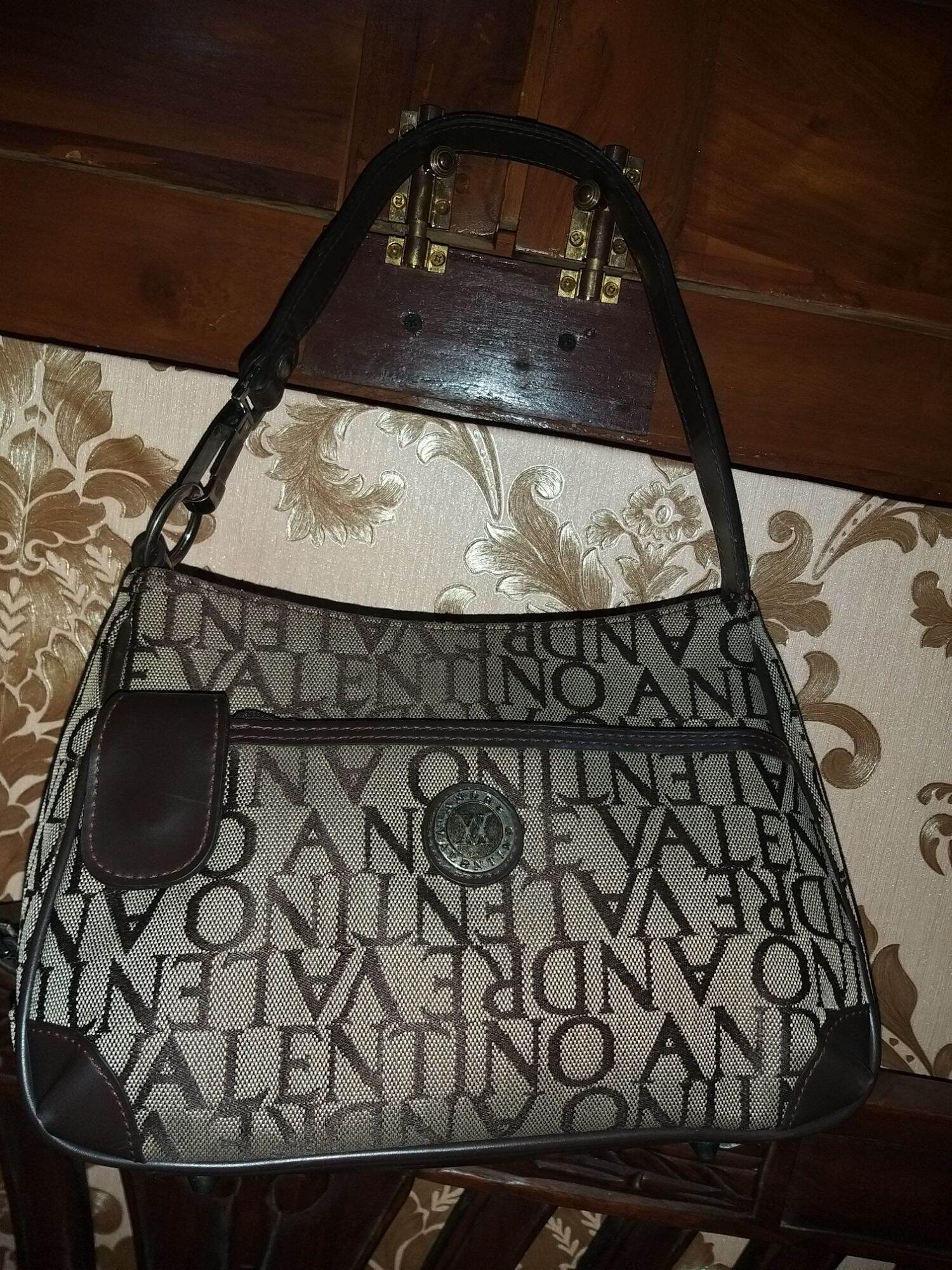 Andre valentino cheap bag price