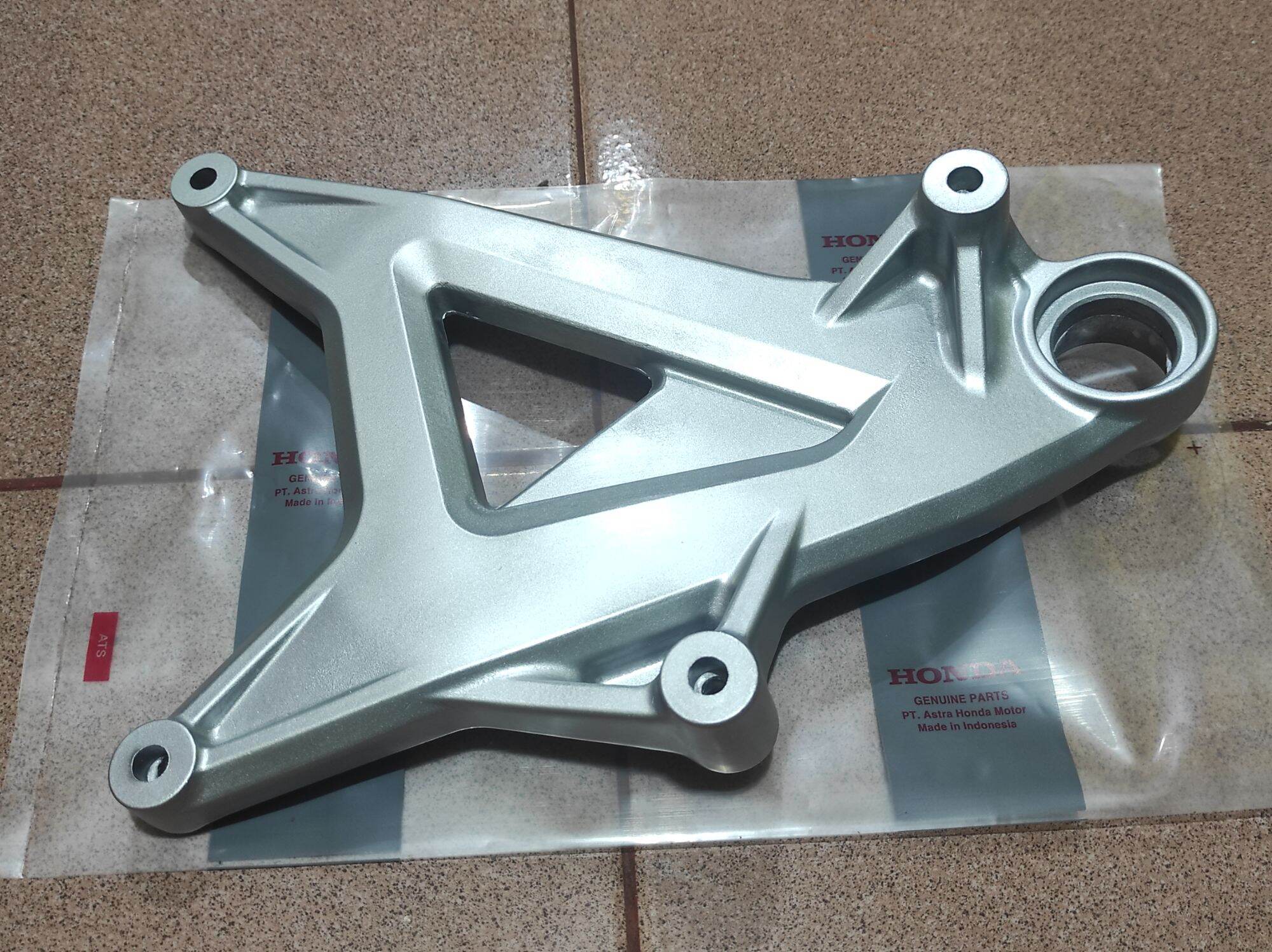 Swing arm Honda Vario125 vario 150 LED New kode Part K59J Original