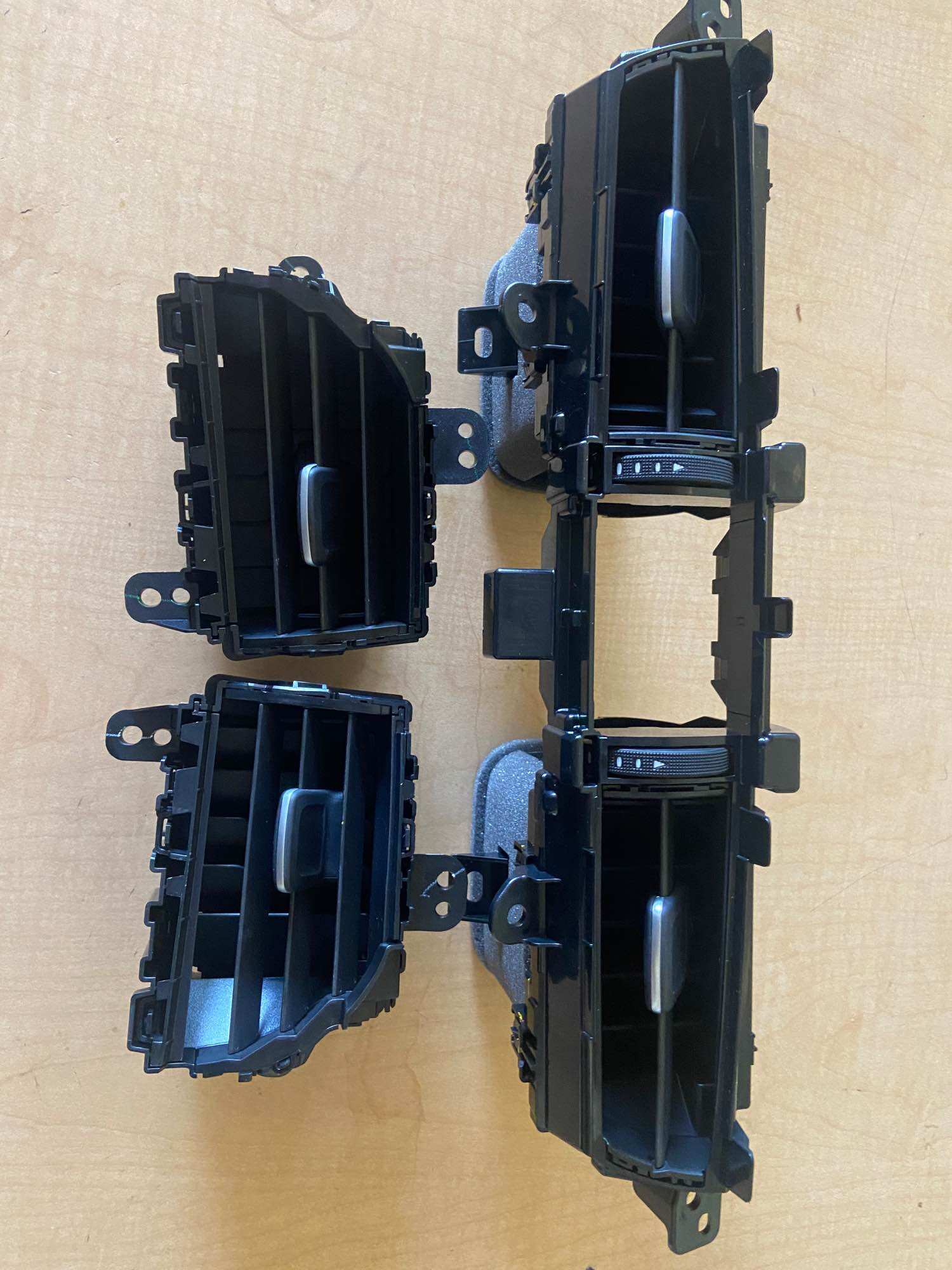 KISI AC FORTUNER GR DASHBOARD SAMPING KIRI KANAN DAN TENGAH 2023-2024 Harga  1,500,000 rupiah*Gratis Ongkir