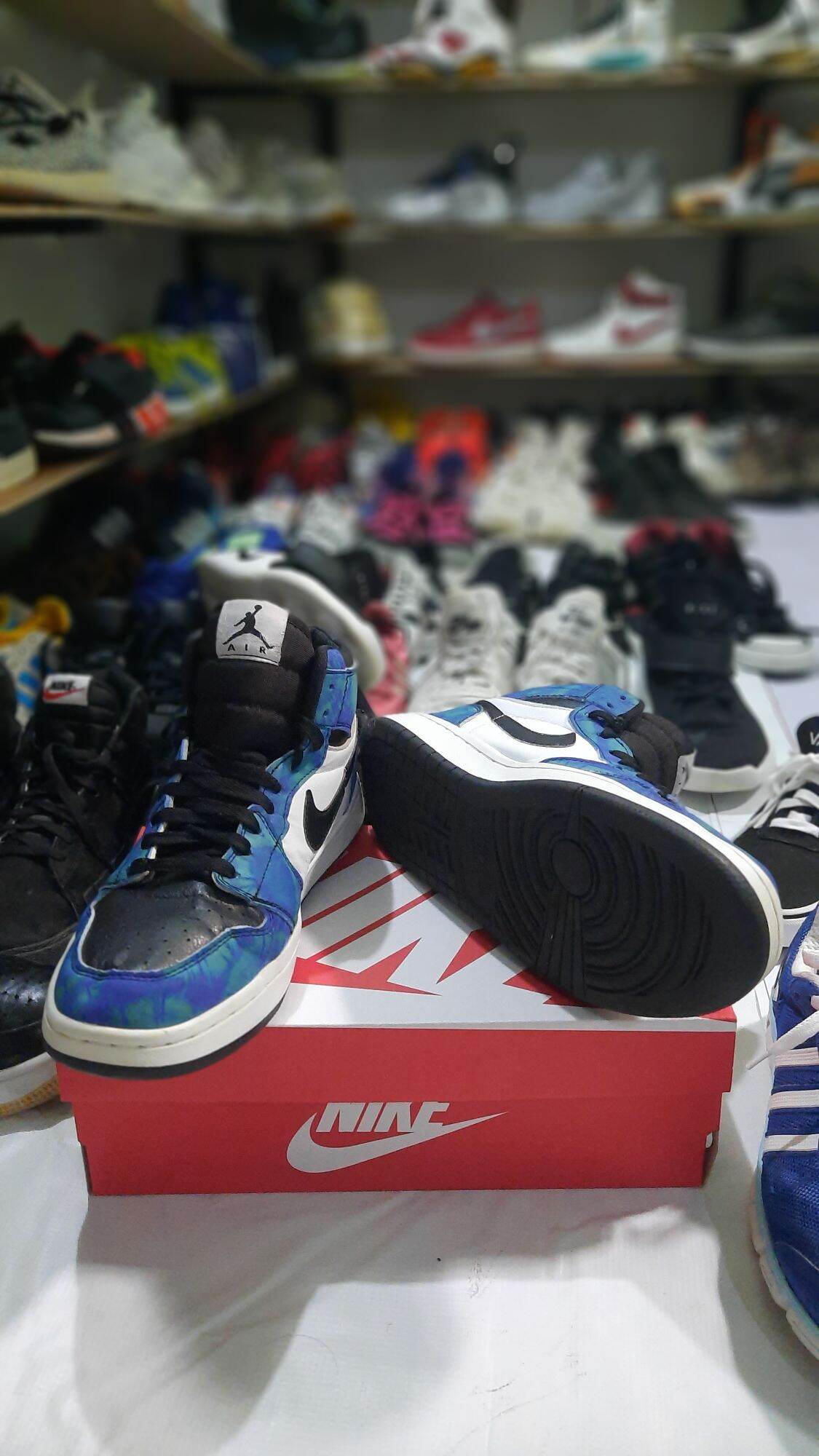 can footlocker sell fake shoes