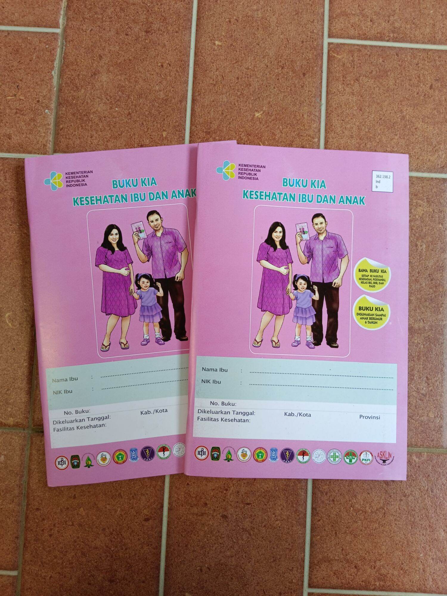 BUKU KIA BUKU PINK TERBARU 2023 (BUKUKESEHATAN IBU DAN ANAK), BUKU IBU  HAMIL, PMB FREE STICKER P4K | Lazada Indonesia