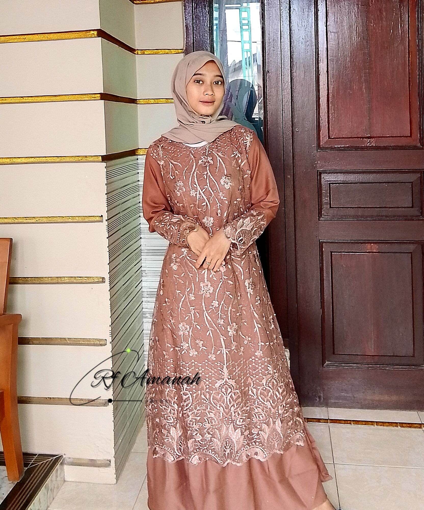 dress brokat modern hijab Intip Padu Padan Dress Brokat Modern dengan Hijab, Kece buat Kondangan!   LinLinfashion