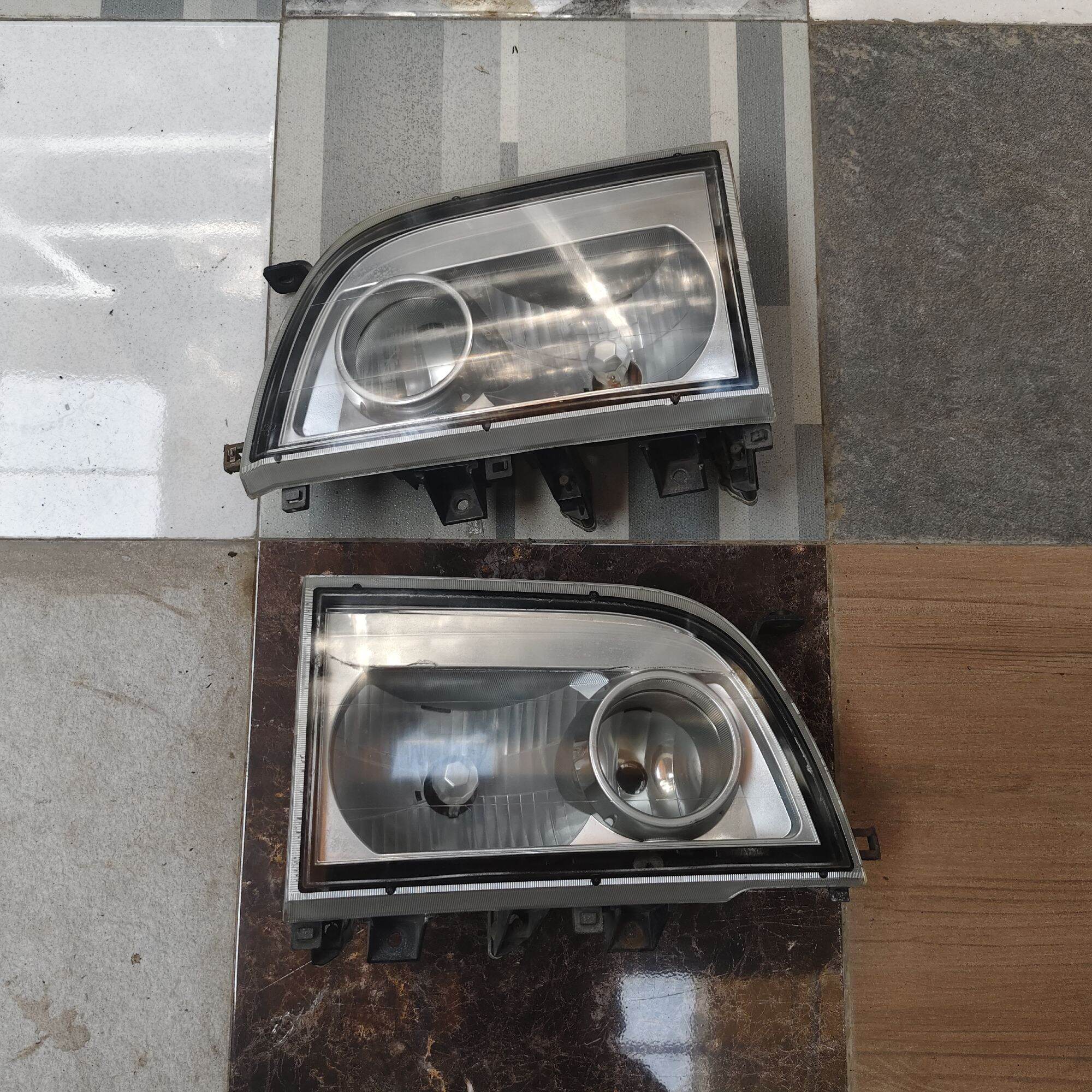 Original headlamp front right left Isuzu Elf NKR 71 copotan Harga 600,000 rupiah*Gratis Ongkir