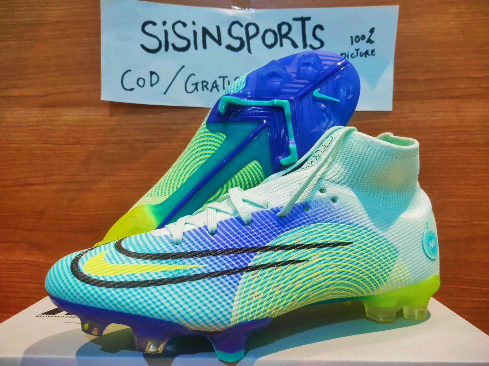 sepatu bola mercurial superfly