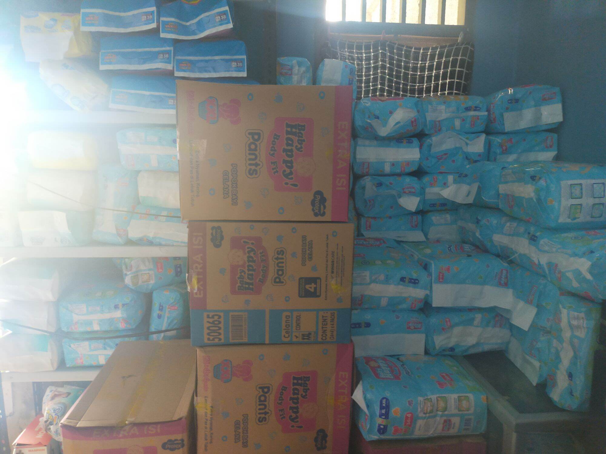 Distributor pampers baby sales happy