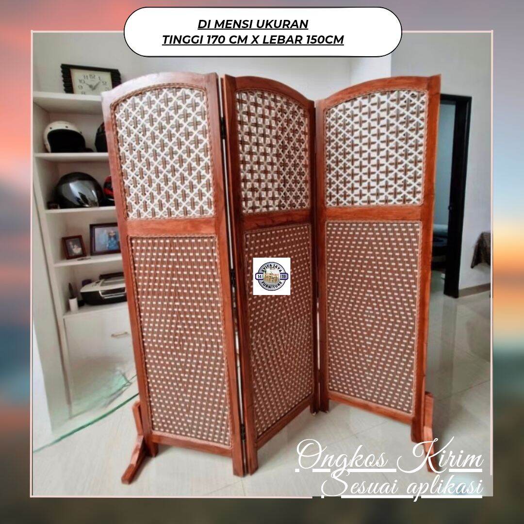 (Ready stok)sketsel pembatas ruangan kayu dan rotan sintetis isi 3 pintu