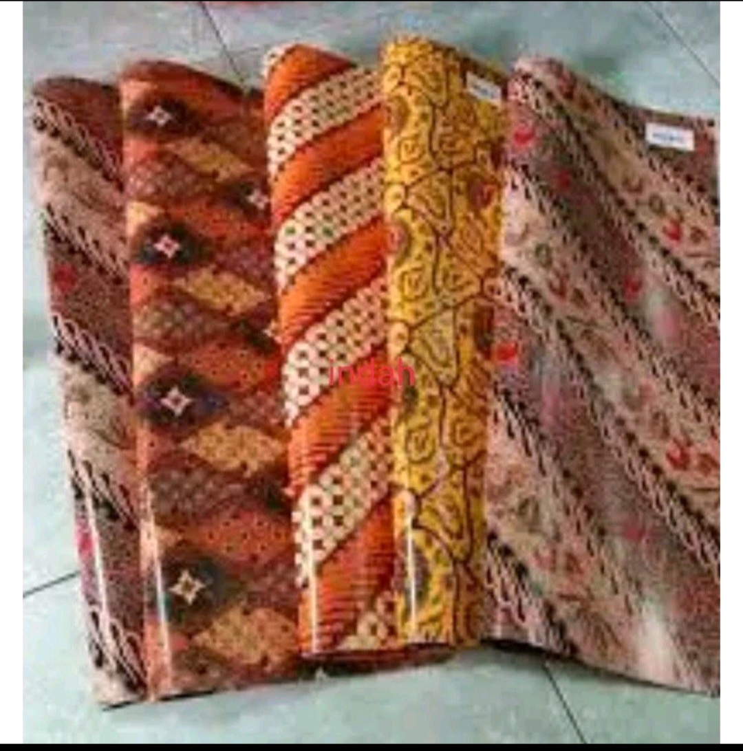 Kertas kado kiky dan SIDU motip batik 1pak isi 50 pics