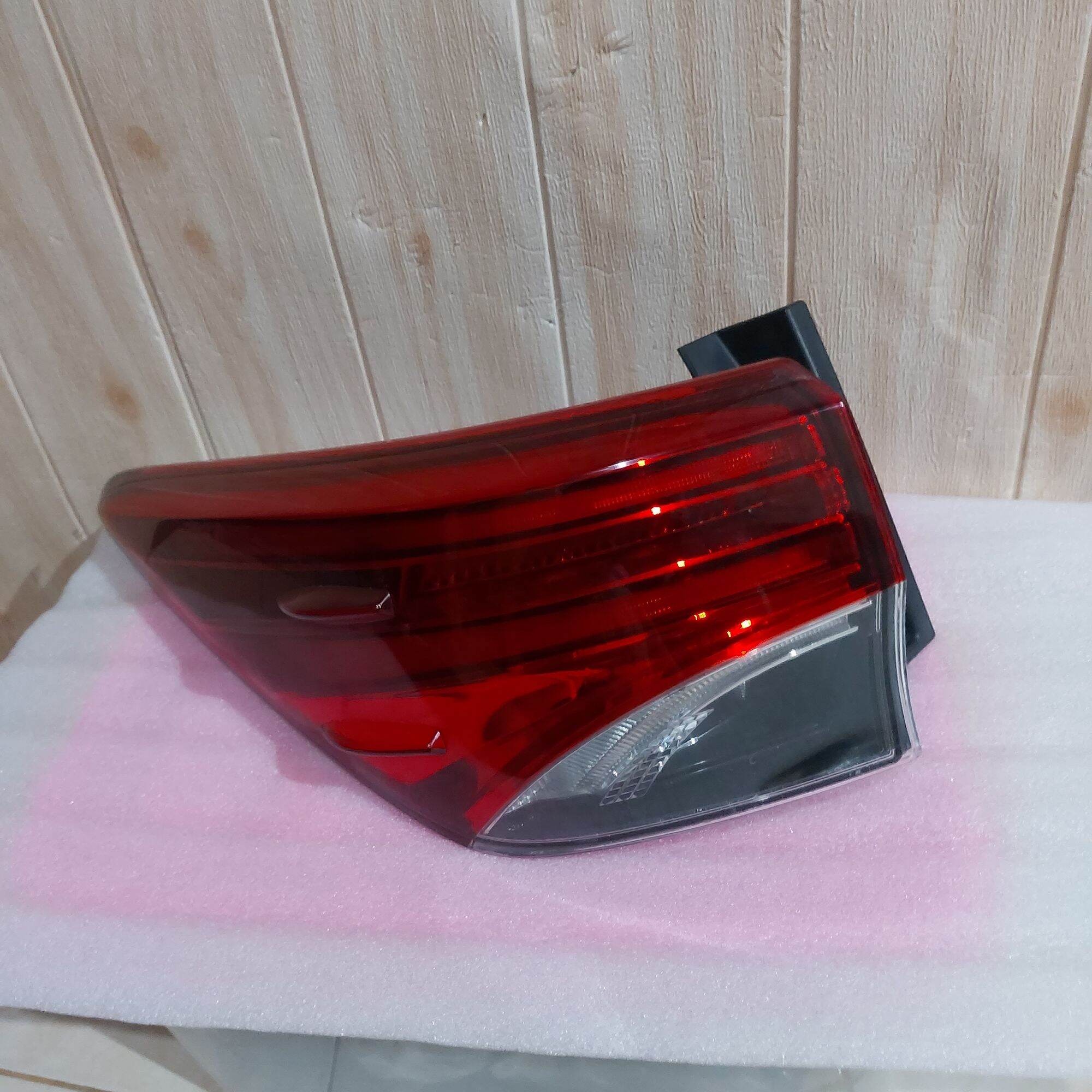 Lampu belakang Fortuner VRZ 2016 2017 2018 kiri Original Harga 750,000 rupiah*Gratis Ongkir