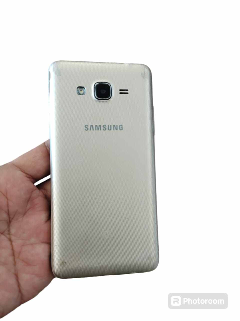mesin samsung j2 prime normal lcd retak Giá 35,000 Đồng*Miễn phí vận chuyển