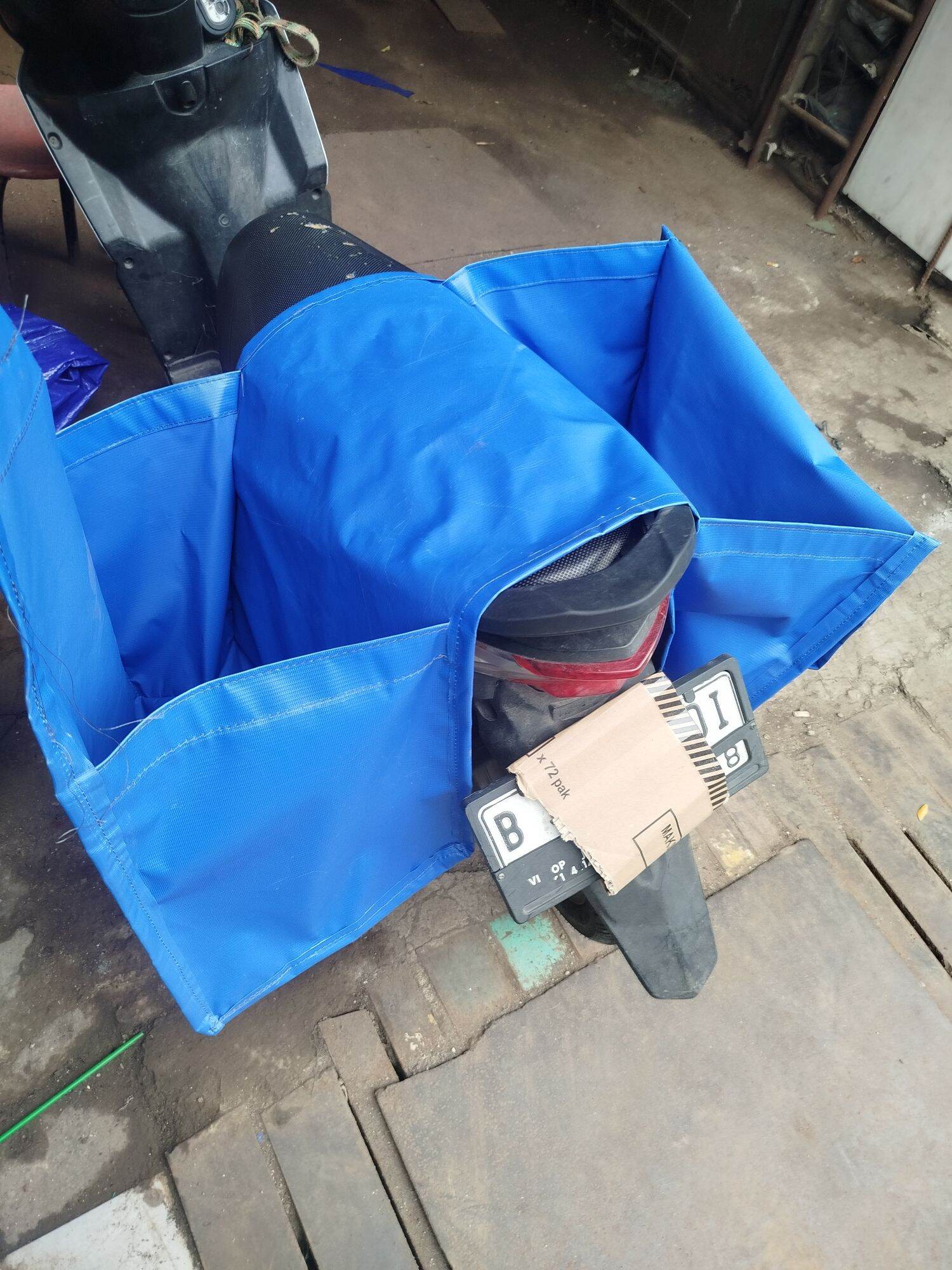 Obrok Bag Motorcycle Courier Bag Made from Tarpaulin Fabric Is Stronger and Waterproof Harga 125,750 rupiah*Gratis Ongkir