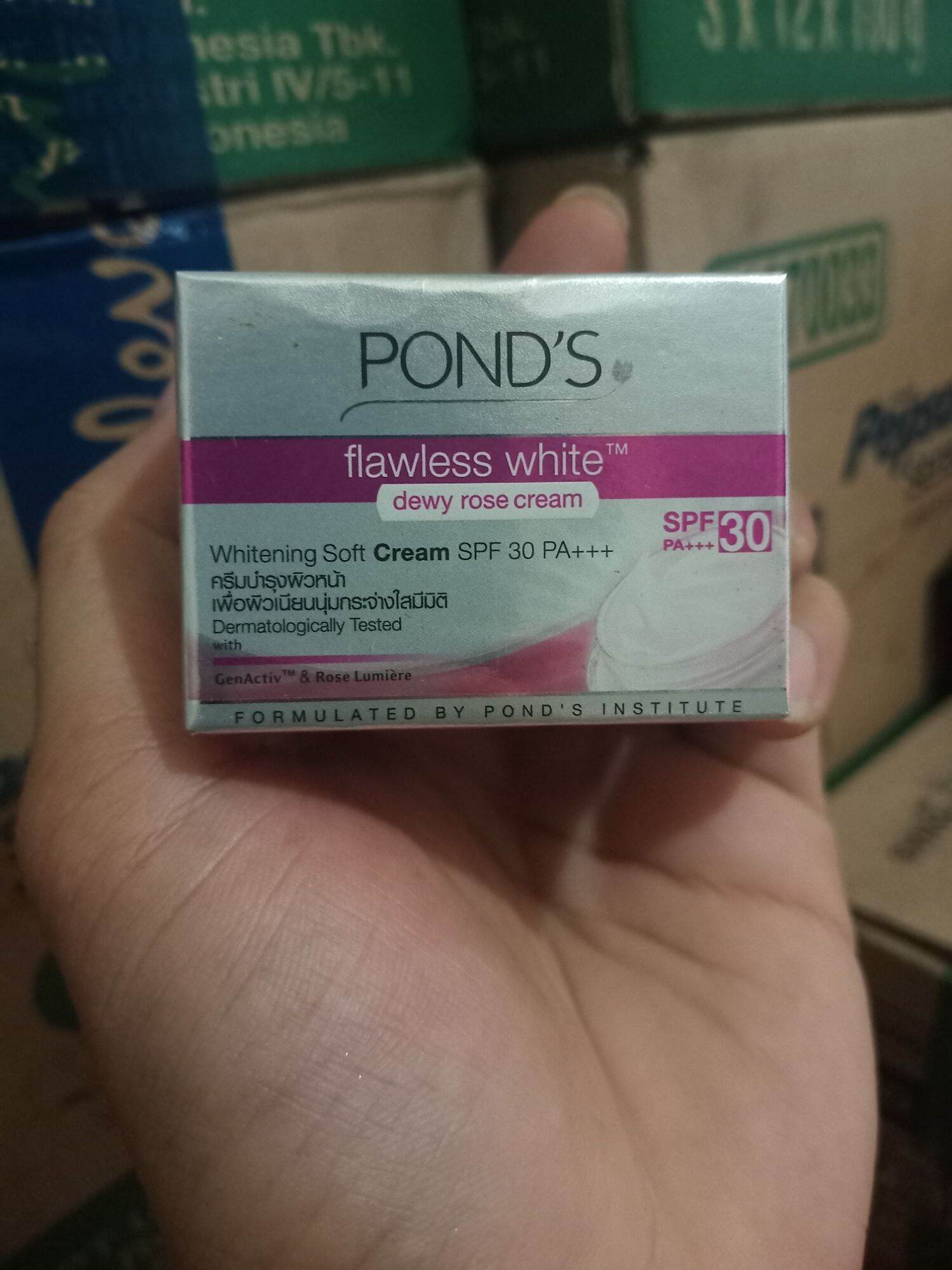 pond's flawless white dewy rose cream spf 30