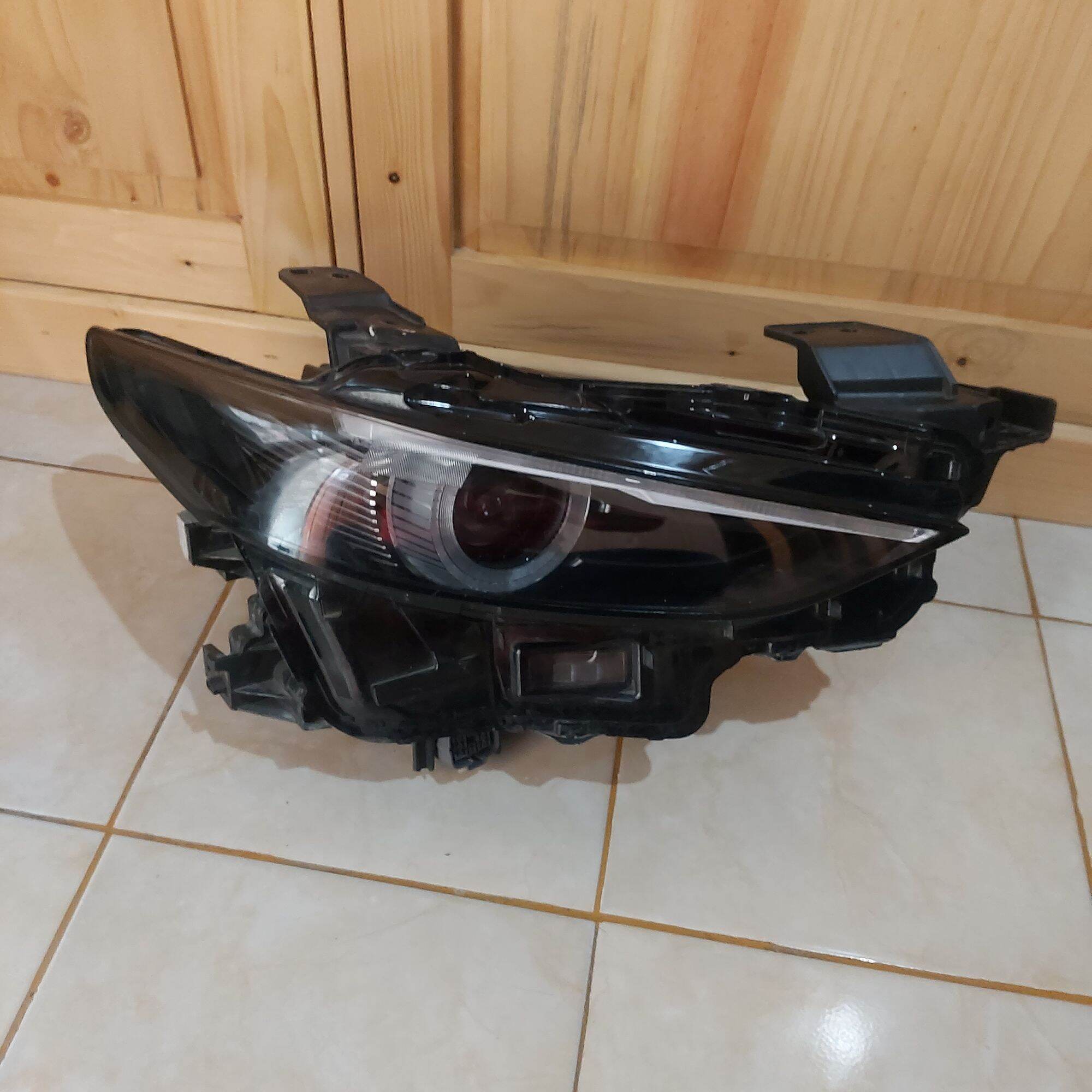 Lampu depan Mazda 3 2019 2020 2021 2022 kanan Original Harga 10,000,000 rupiah*Gratis Ongkir