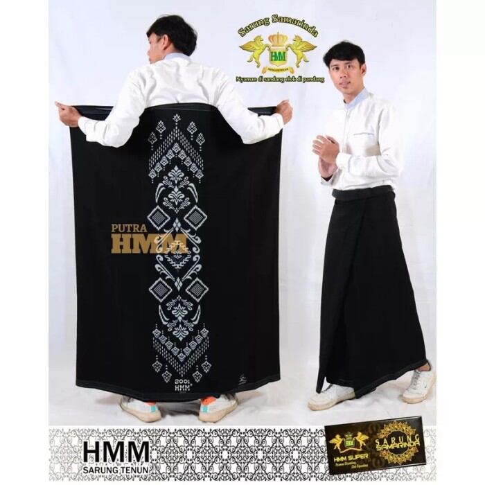 The holster is plain black and pattern.