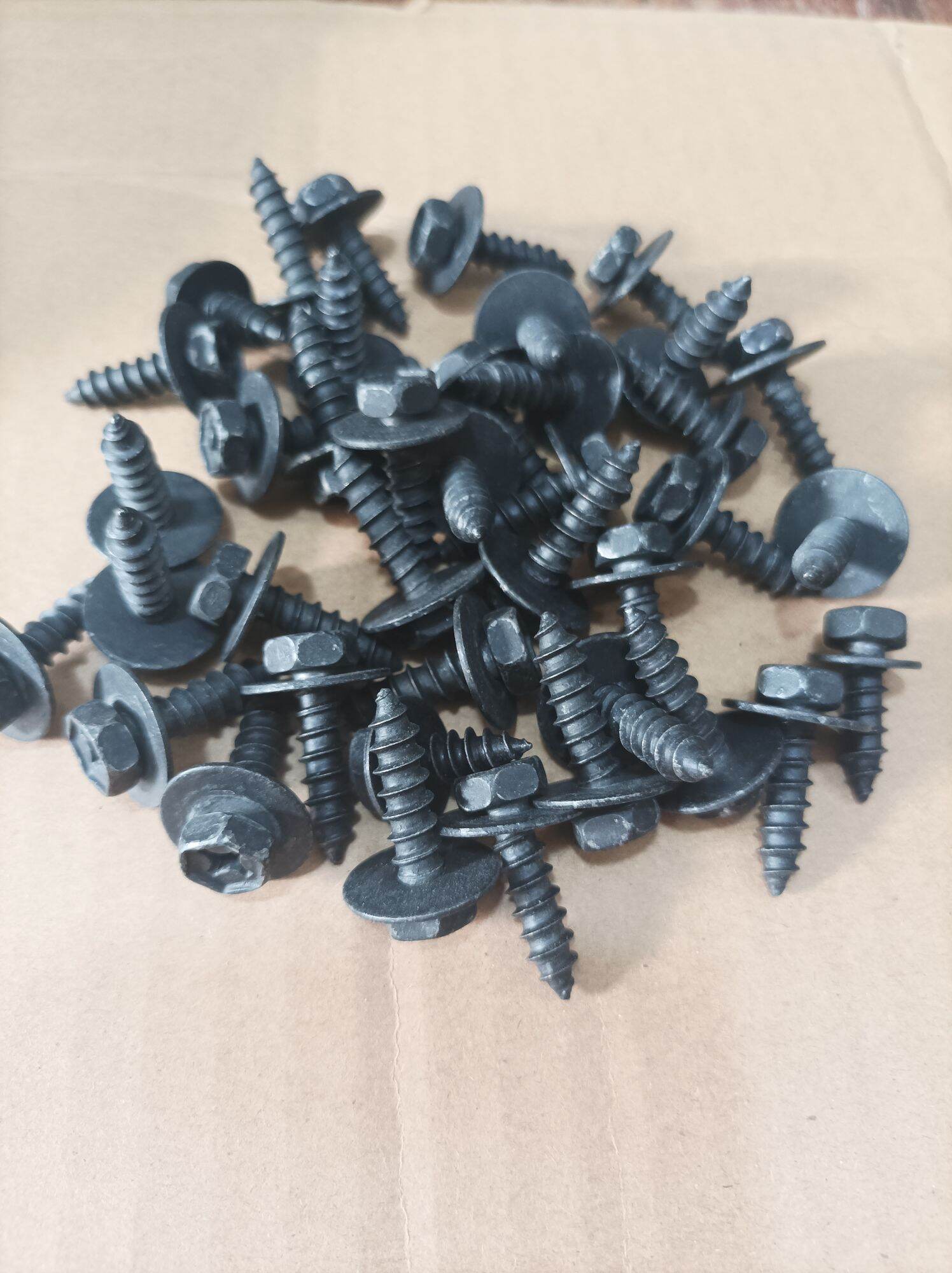 Baut sekrup mudguar baut karpet lumpur mobil universal Harga 2,500 rupiah*Gratis Ongkir