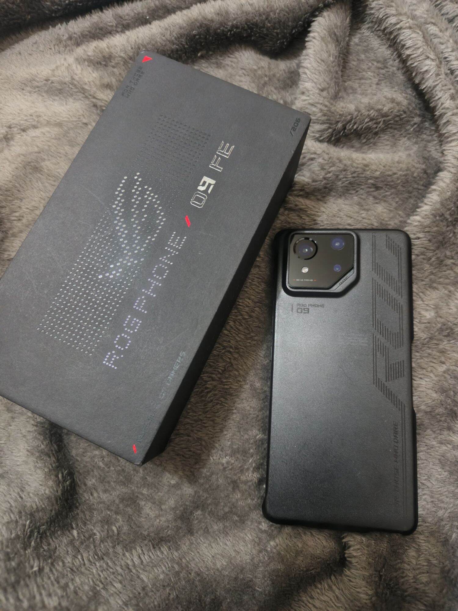Asus Rog Phone 9 Fe 12Gb/512Gb - Black Harga 7,500,000 rupiah*Gratis Ongkir