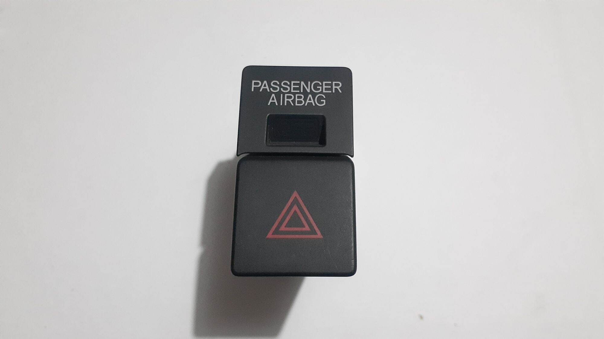 Tombol Saklar Switch Tombol Lampu Hazard Segitiga Yaris Vios Original TOYOTA Harga 130,000 rupiah*Gratis Ongkir