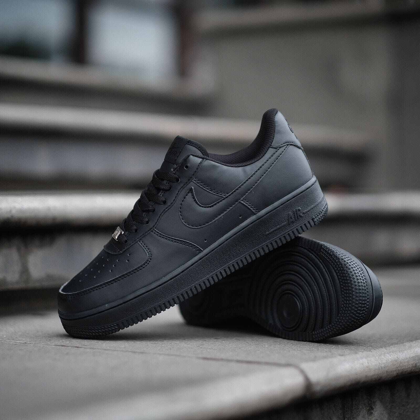 non slip black air forces